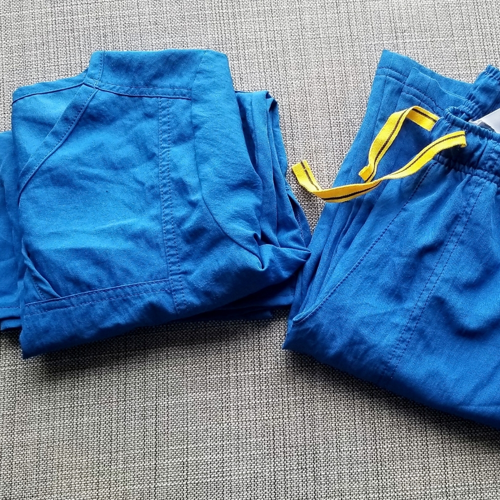 Wonder Winks Small/Small Blue Scrub Set
